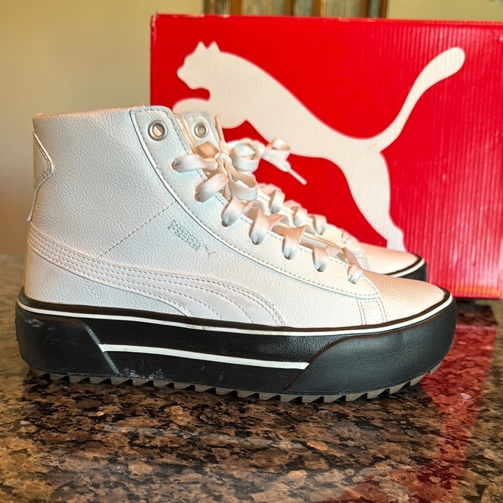 Puma Kaia Mid LTHR White and Black Platform Sneakers EUC 8.5